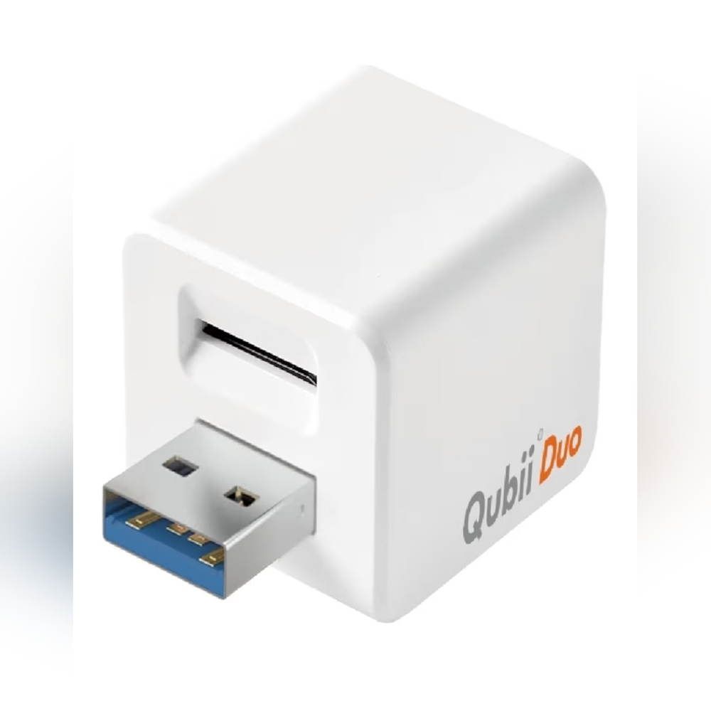 Maktar Qubii Duo USB-A iPhone Auto Backup Flash Drive Charger Photo Backup